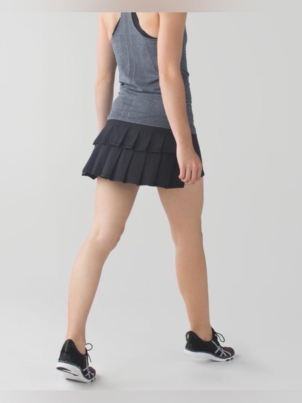 Lululemon Run Pace Setter Skirt Black Size 8 Pleated Golf Tennis Yoga Preppy